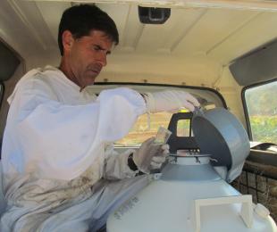 El doctor Mariano Higes Pascual, responsable del Departamento de Patología Apícola del Centro de Investigación Apícola y Agroambiental de Marchamalo (CIAPA) en Guadalajara